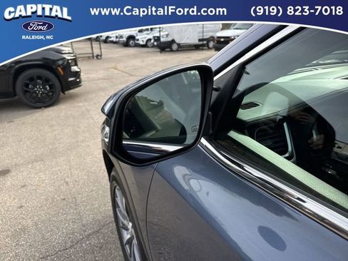 Used 2019 Toyota Highlander XLE image 12