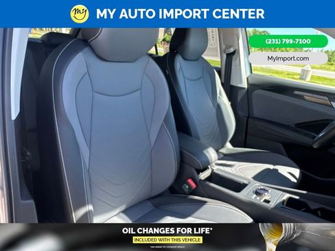 Used 2025 Volkswagen Tiguan SE AWD/4WD image 30