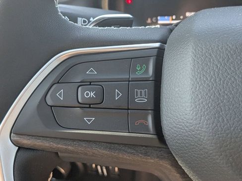 New 2026 Jeep Grand Cherokee Altitude AWD/4WD image 17