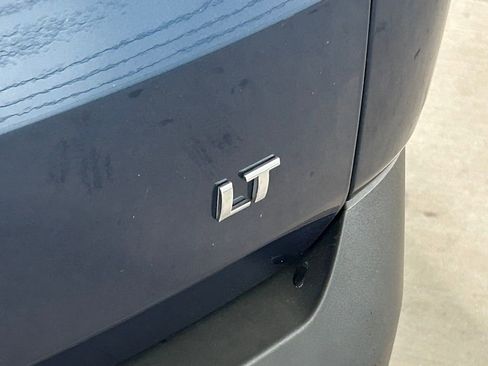 Used 2023 Chevrolet Traverse LT image 23