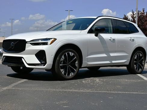 Used 2026 Volvo XC60 B5 Plus AWD/4WD image 3