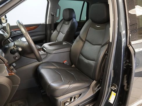 Used 2019 Cadillac Escalade Luxury w/ LPO, Radiant Package image 4