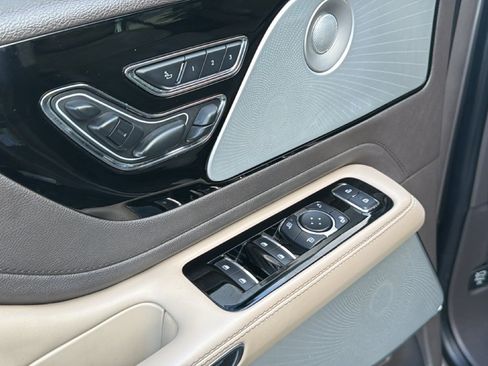 Used 2020 Lincoln Aviator Reserve w/ Equipment Group 201A RWD image 12
