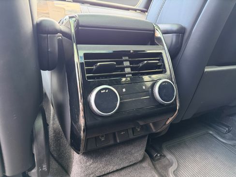 Used 2024 Land Rover Range Rover Sport Dynamic SE image 18