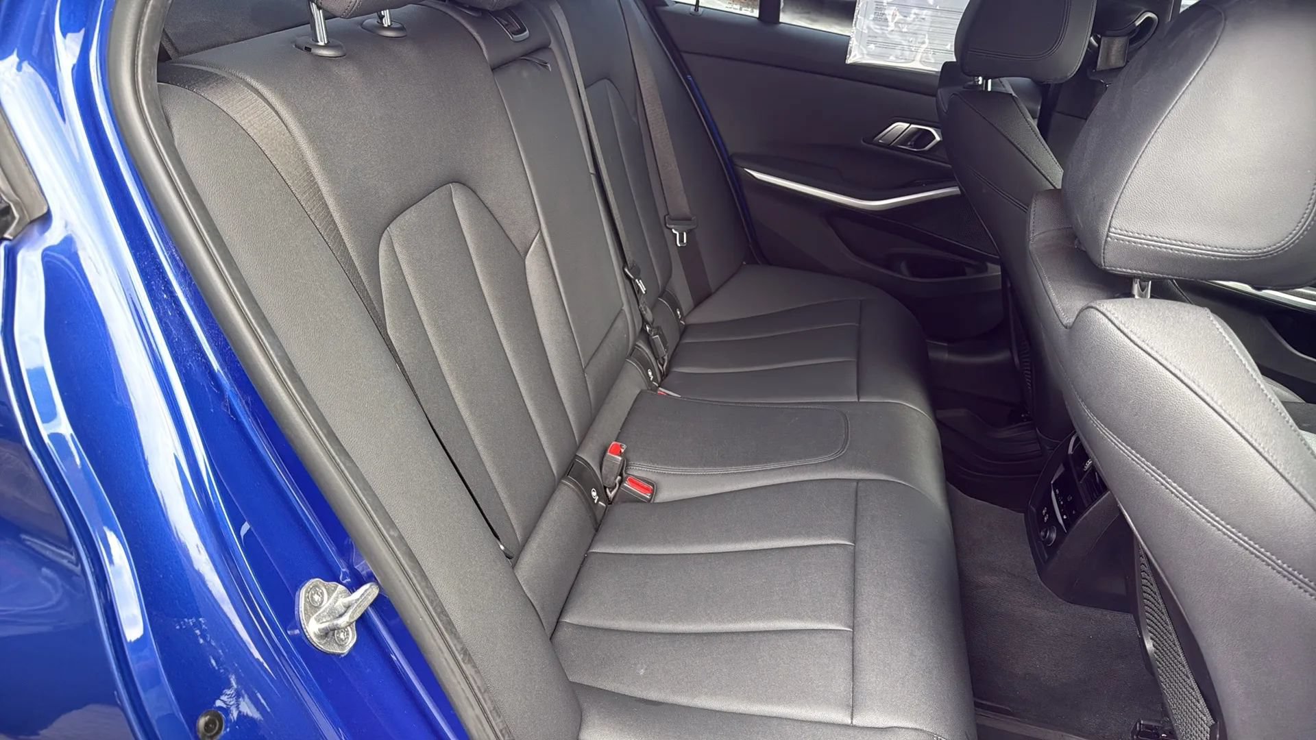 Used 2020 BMW 330i Sedan w/ M Sport Package RWD image 23