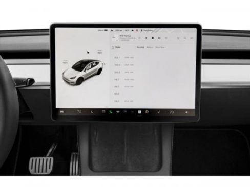 Used 2023 Tesla Model Y Performance image 10