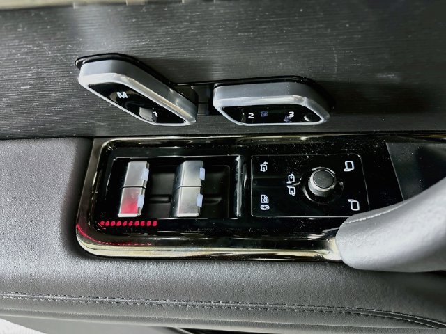 New 2027 Land Rover Range Rover Sport Dynamic SE AWD/4WD image 19