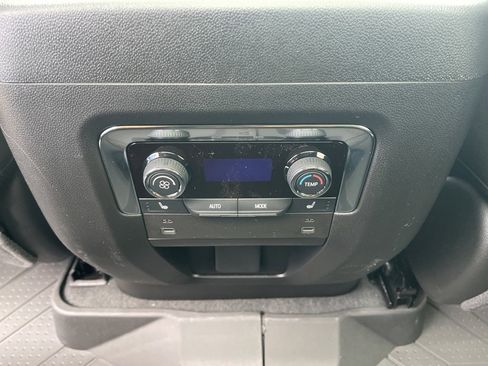 New 2026 Chevrolet Suburban Premier image 18