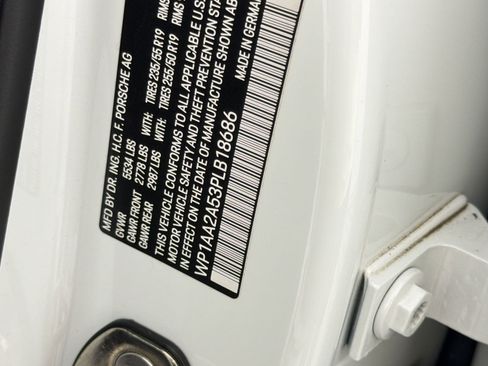 Certified 2023 Porsche Macan AWD/4WD image 27