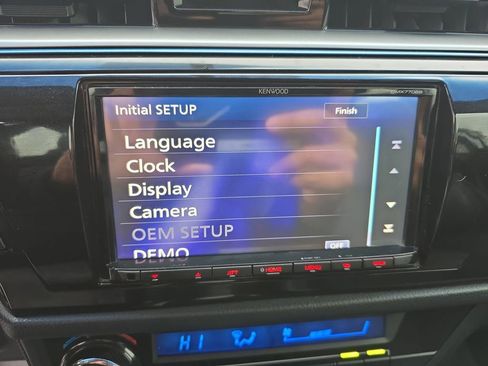 Used 2015 Toyota Corolla L image 21