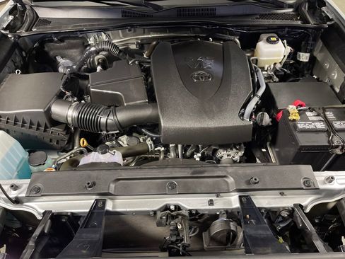 Certified 2023 Toyota Tacoma TRD Off-Road image 9