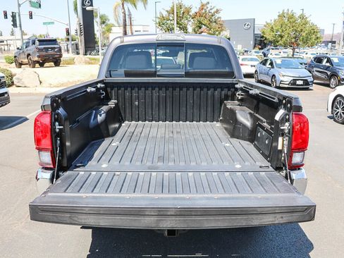 Used 2019 Toyota Tacoma SR5 RWD image 17