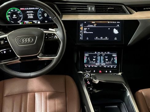 Used 2024 Audi Q8 e-tron Premium Plus w/ Premium Plus Package AWD/4WD image 20