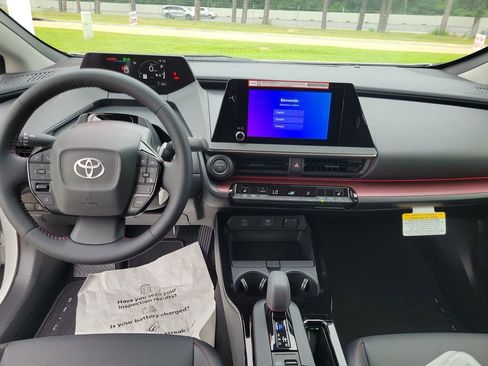 New 2026 Toyota Prius Plug-In Hybrid FWD image 17