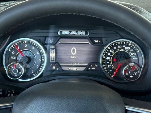 Used 2025 RAM 1500 Laramie AWD/4WD image 32