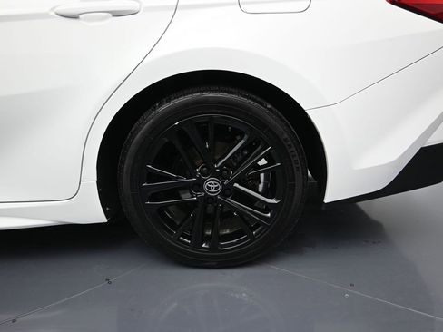 Used 2025 Toyota Camry SE image 9