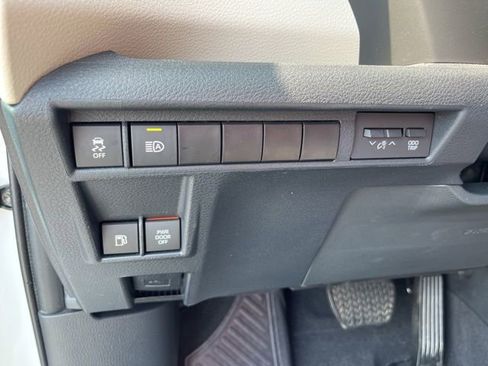 Used 2023 Toyota Sienna XLE image 32