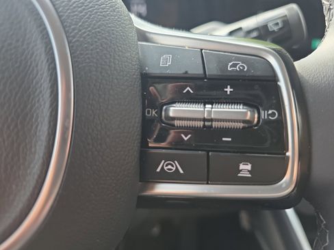 Certified 2026 Kia Carnival EX image 24