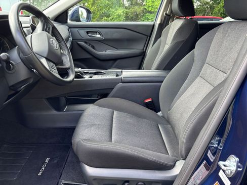 Used 2025 Nissan Rogue SV FWD image 29