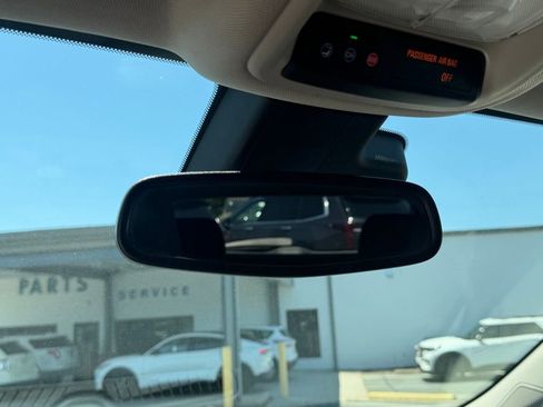 Used 2021 Buick Encore GX Essence w/ Sport Touring Package FWD image 25