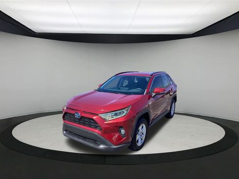 Used 2021 Toyota RAV4 XLE image 4