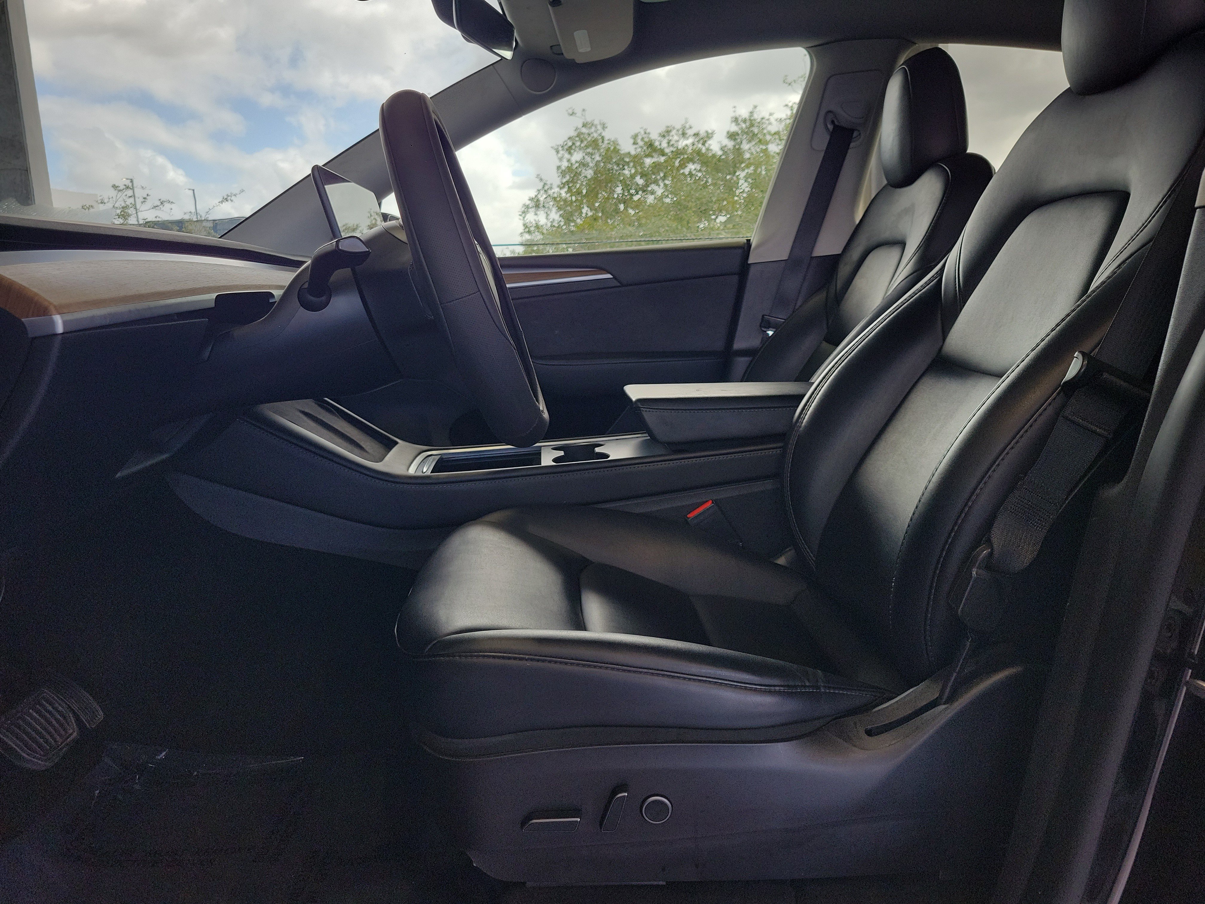 Used 2023 Tesla Model Y Long Range AWD/4WD image 19