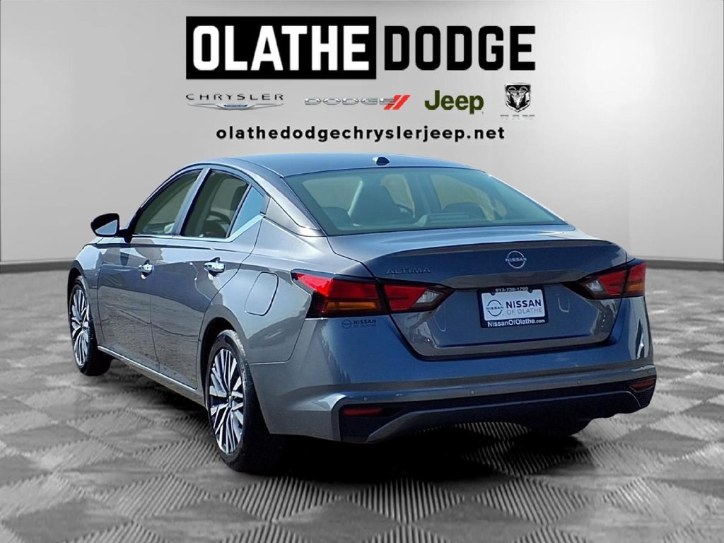 Used 2025 Nissan Altima 2.5 SV FWD image 6