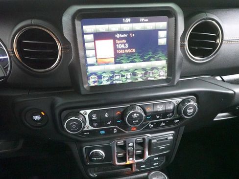 Used 2023 Jeep Wrangler Unlimited Sahara AWD/4WD image 16