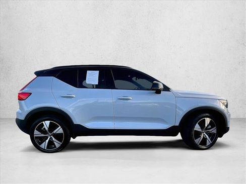 Used 2022 Volvo XC40 P8 Recharge Plus image 5