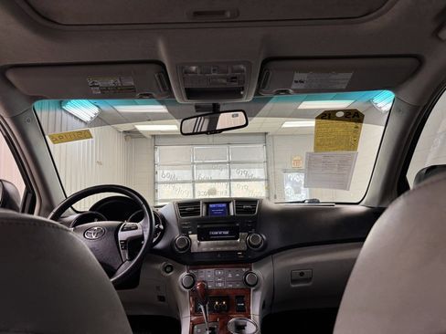 Used 2012 Toyota Highlander Limited image 19