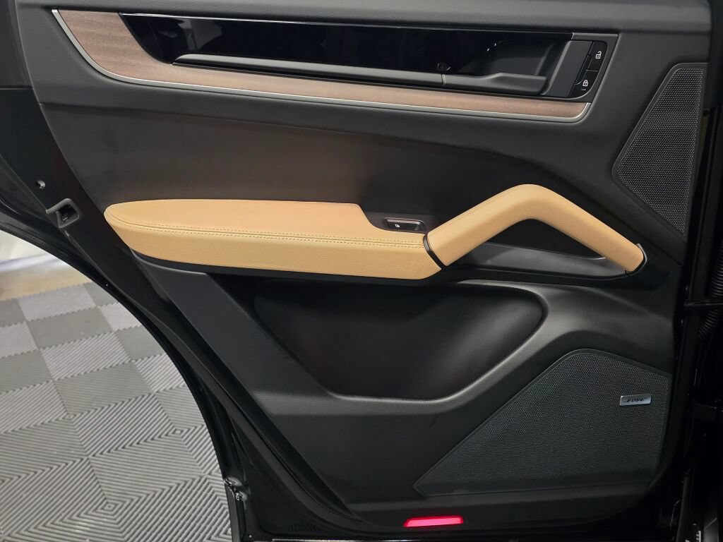 Certified 2026 Porsche Cayenne AWD/4WD image 24