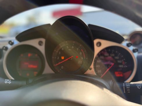 Used 2020 Nissan 370Z Coupe RWD image 9