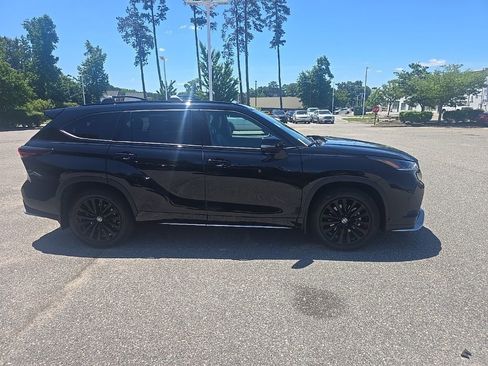 Used 2024 Toyota Highlander XSE AWD/4WD image 4