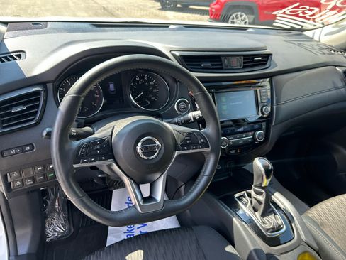 Used 2018 Nissan Rogue SV w/ Premium Package AWD/4WD image 14