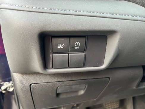 Used 2023 Toyota Highlander L FWD image 19