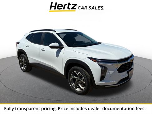 Used 2025 Chevrolet Trax LT FWD image 1