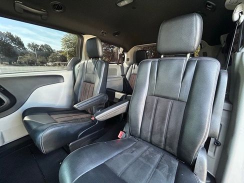 Used 2019 Dodge Grand Caravan SXT image 25