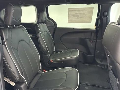 New 2027 Chrysler Pacifica Limited AWD/4WD image 28