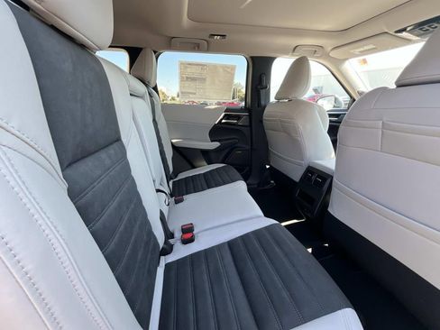 New 2026 Mitsubishi Outlander SE FWD image 14