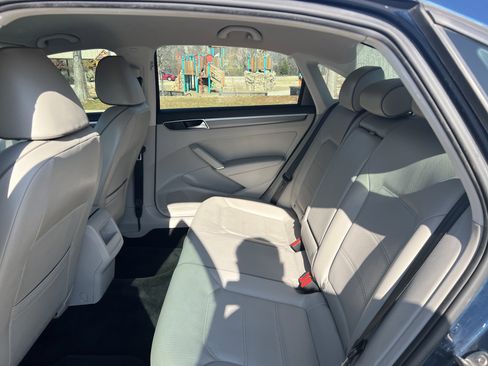 Used 2018 Volkswagen Passat 2.0T R-Line image 29