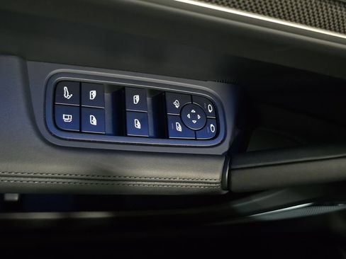 Certified 2026 Porsche Cayenne Turbo AWD/4WD image 21
