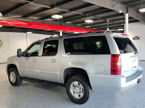 Used 2012 Chevrolet Suburban 2500 LS w/ Convenience Package 1 AWD/4WD image 2