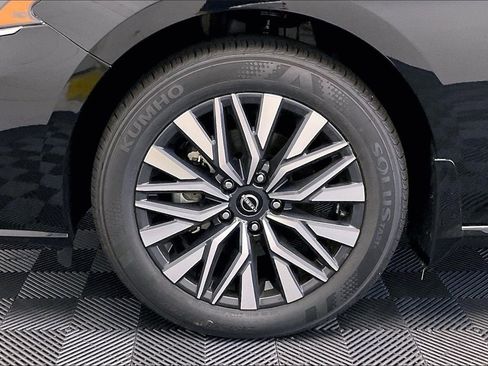 Certified 2024 Nissan Altima 2.5 SV w/ SV Premium Package image 8