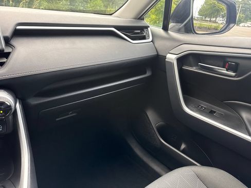 Used 2025 Toyota RAV4 XLE AWD/4WD image 17