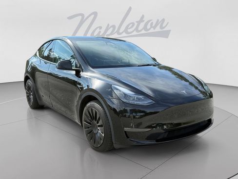 Used 2024 Tesla Model Y Long Range AWD/4WD image 8