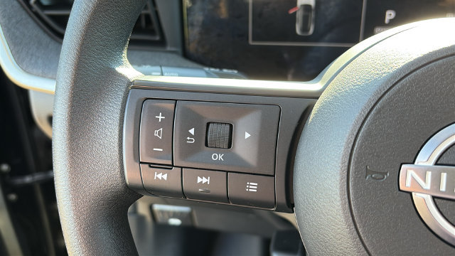 Certified 2025 Nissan Kicks SV AWD/4WD image 12