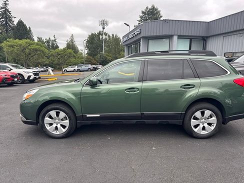 Used 2010 Subaru Outback 2.5i Limited w/ Popular Equipment Group 2A AWD/4WD image 2