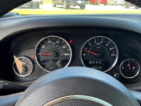 Used 2017 Jeep Wrangler Unlimited Sahara w/ Connectivity Group image 18