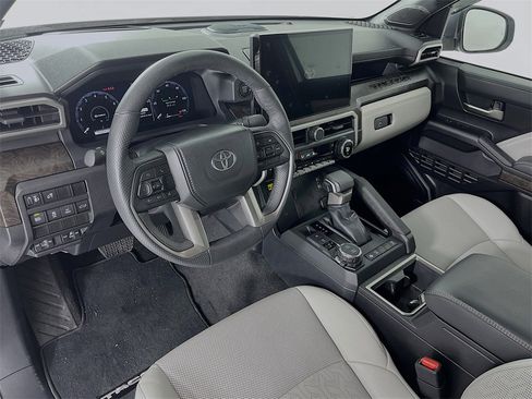 Used 2024 Toyota Tacoma Limited w/ Limited Package (LT) image 3