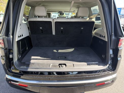 Used 2023 Jeep Wagoneer Series III w/ Preferred Equipment Group RWD image 34